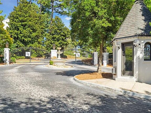 3rd image of 2201 Pine Heights Dr NE #2201