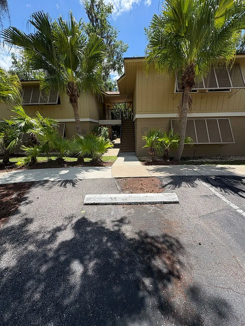 MoveIn Special: Off First Month's Rent for Qualified Tenants — Photo 2
