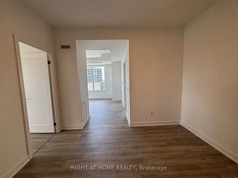5105 Hurontario St #2905 — Photo 15