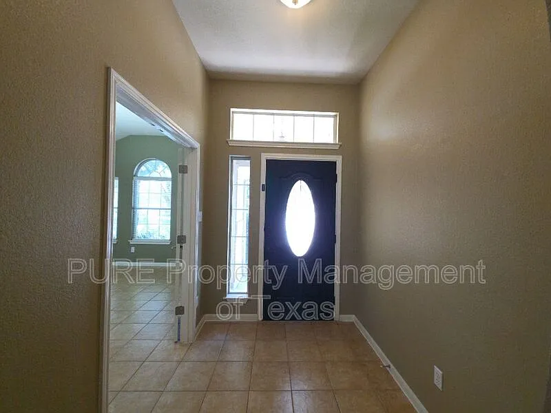 4 bed, 2.0 bath, 1802 sqft, $2,095 — Photo 2