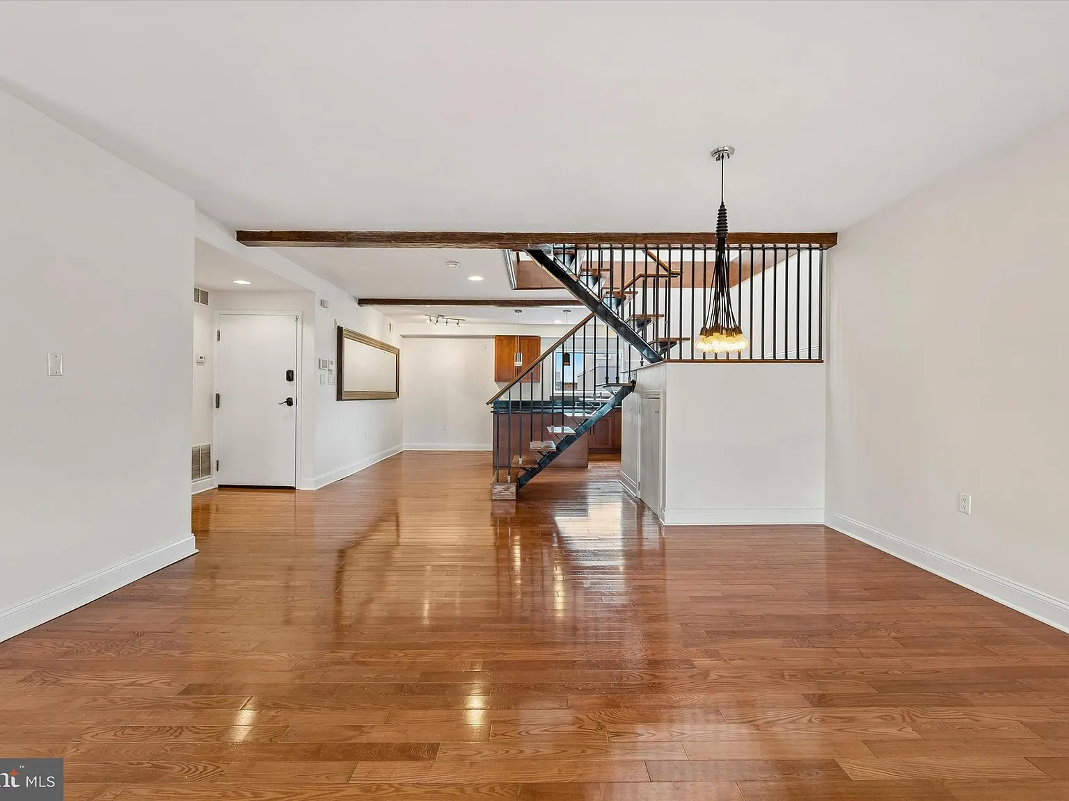 3 bed, 2.5 bath, 1758 sqft, $3,200 — Photo 4
