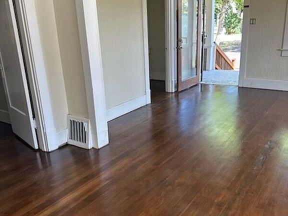 3rd image of 960 Gaines St NE