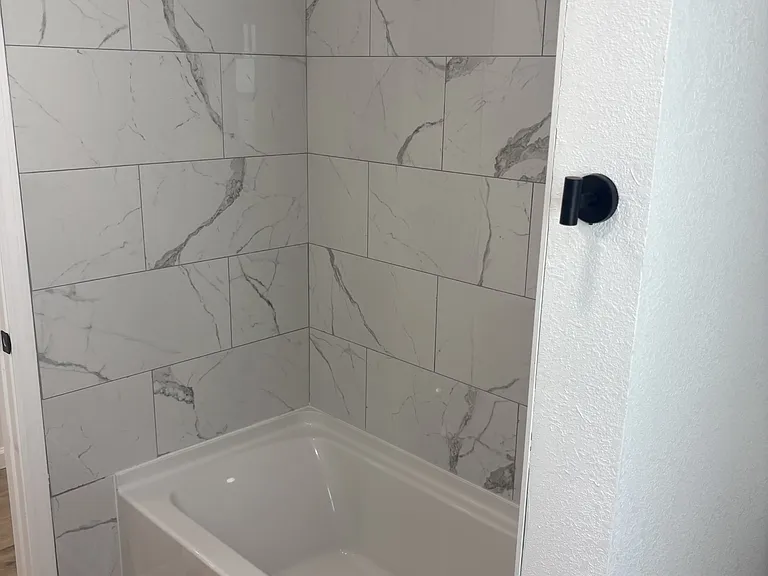 1515 W Bristol Ave — Photo 11