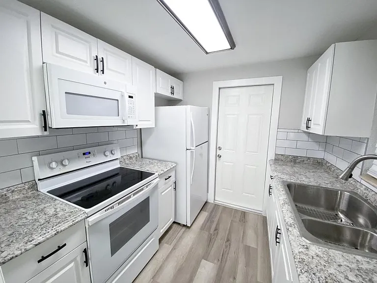 1526 Wood Rd — Photo 3