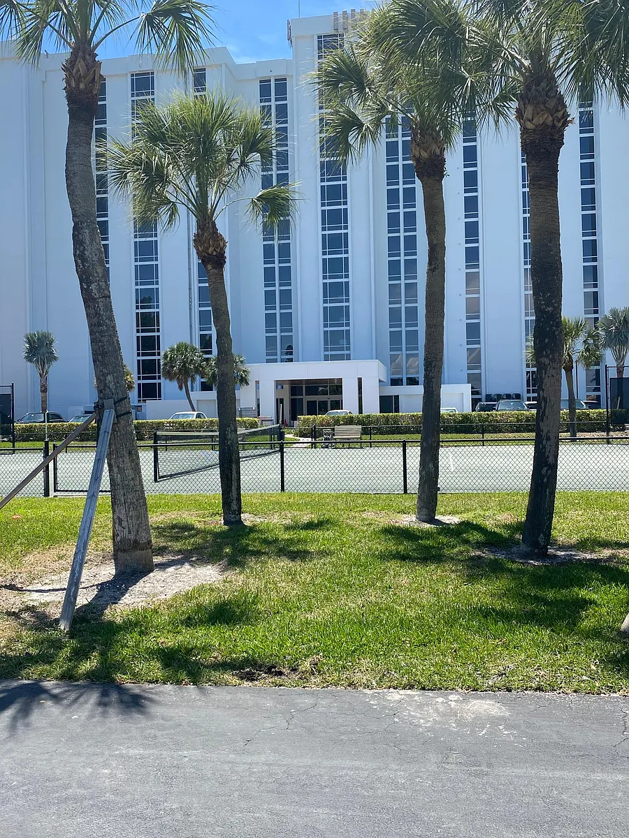 Building Photo - 2425 Gulf Of Mexico Dr #15C