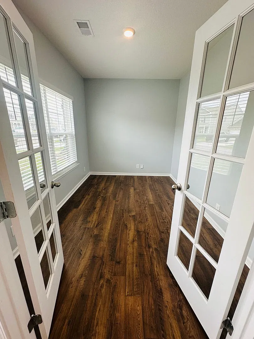 4 bed / 2.5 bath + bonus room & fenced in yard available — Photo 4