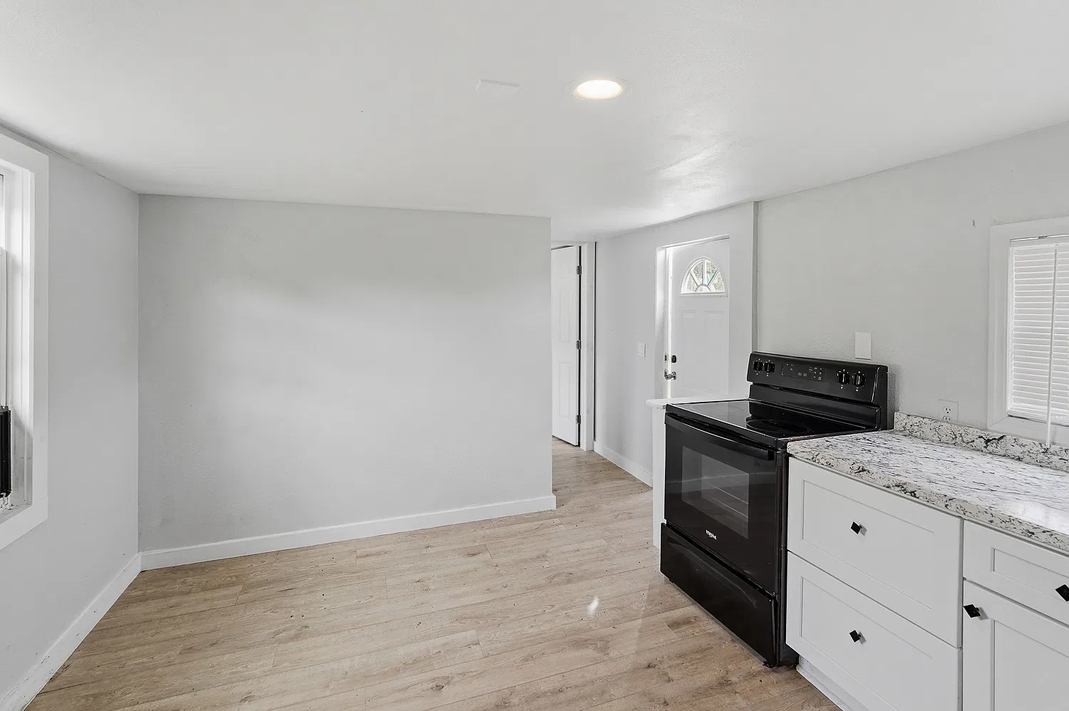 2 bed, 480 sqft, $1,150 — Photo 3
