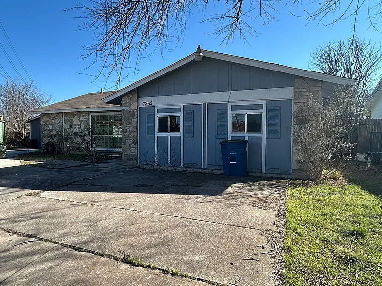 7262 Montgomery Dr — Photo 1