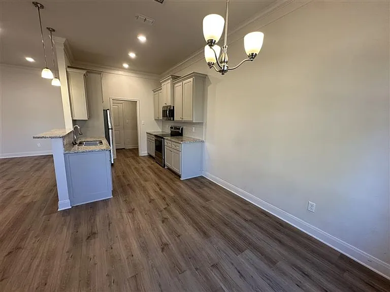 8406 Cambridge Rd — Photo 17