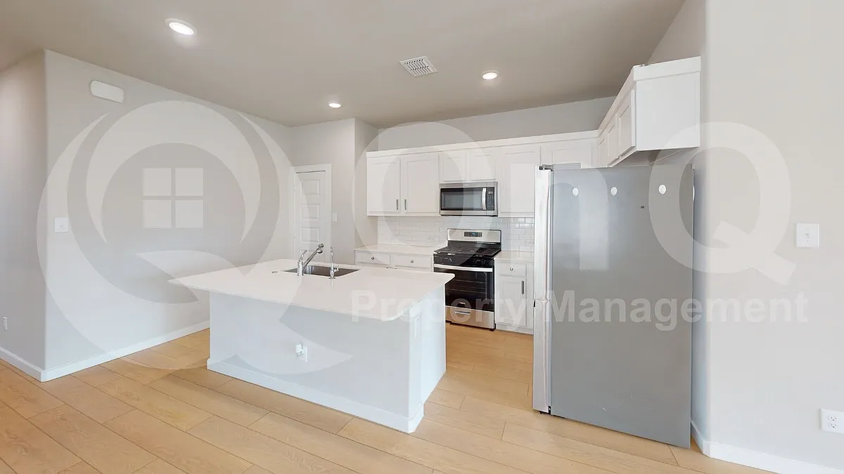 4 bed, 3.5 bath, 2547 sqft, $2,565 — Photo 4