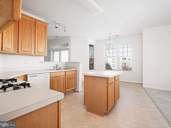 3rd image of 1305 Scottsdale Dr Unit 335