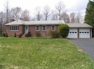 197 Lake Dr, Mahopac, NY 10541