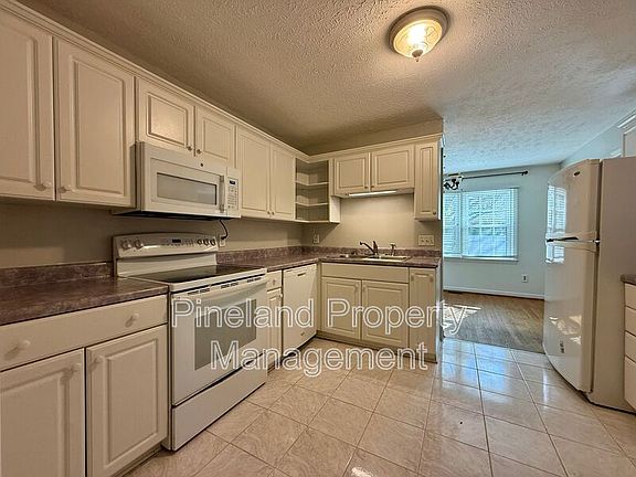 3rd image of 1521 Paisley Ave