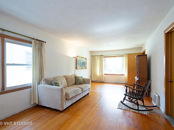 2nd image of 4945 N Melvina Ave