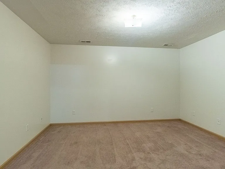 7229 Whitewater Ln — Photo 25