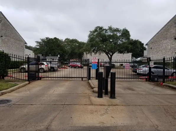 10673 Braes Bend Dr, Houston, TX 77071