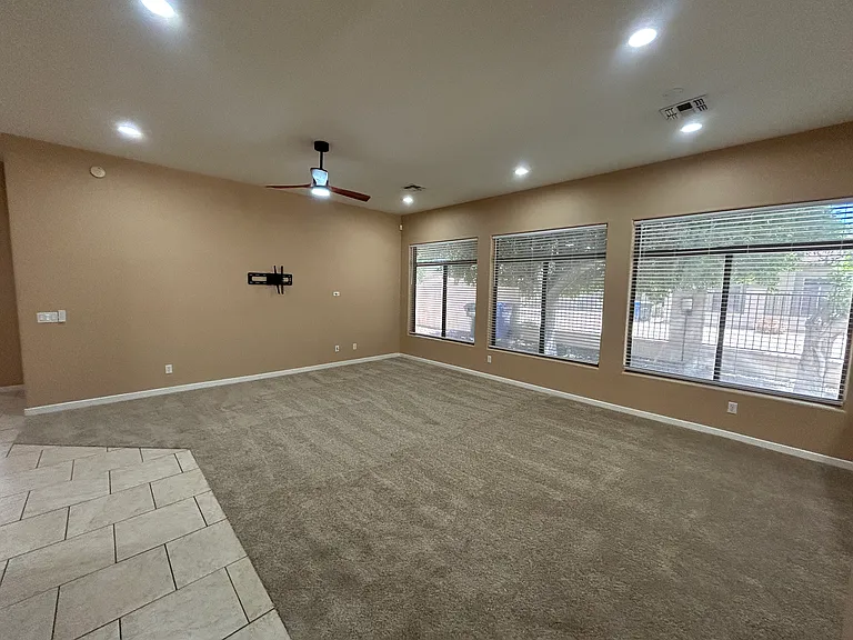 2041 E Fawn Dr — Photo 9