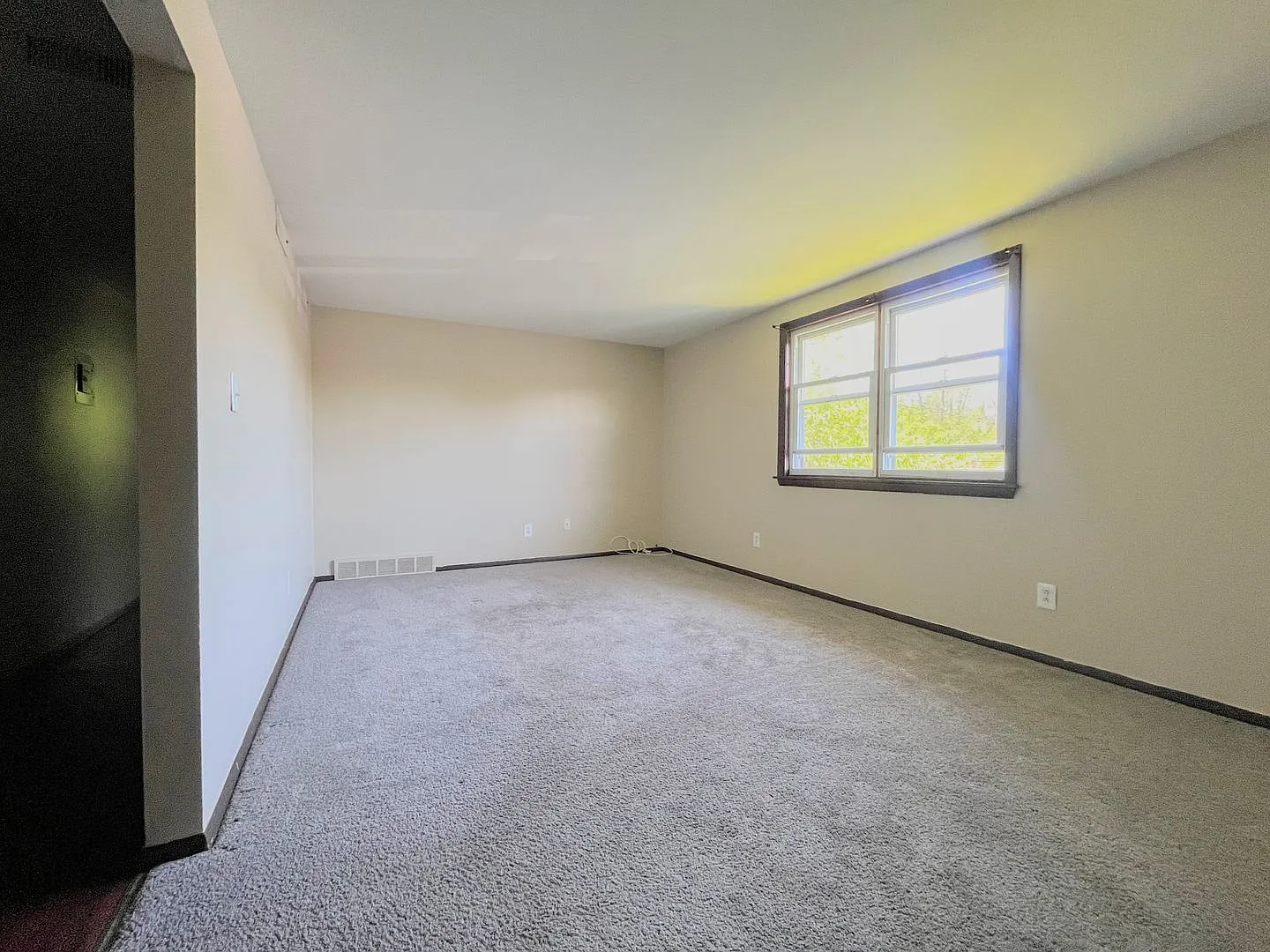 578 Taunton Place — Photo 2