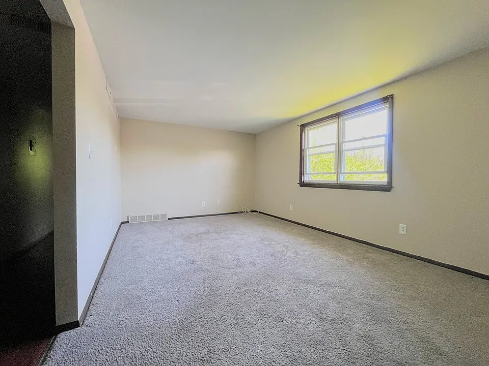 578 Taunton Pl