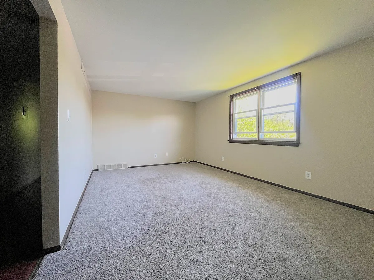 Building Photo - 578 Taunton Pl