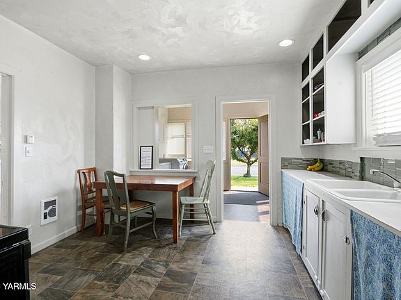 4th image of 2602 S 90th Ave