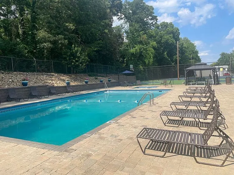 Sutters Mill Apartments — Photo 16