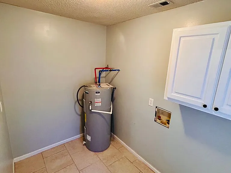 1020 Bacon Rd — Photo 9