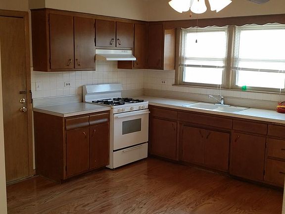 2nd image of 6179 N Northwest Hwy APT 208