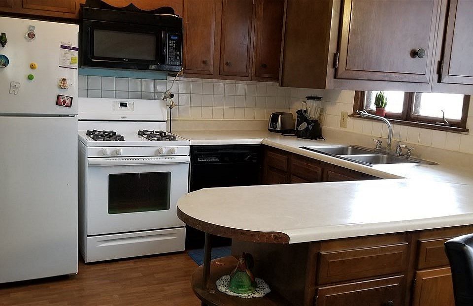 2nd image of 1413 Colton St