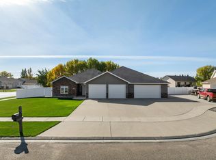 1216 Hiawatha St SE, Minot, ND 58701