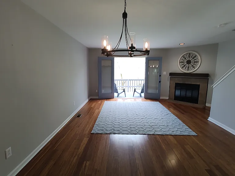 442 Darby Ln — Photo 8
