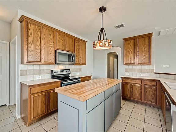 4th image of 6409 Deer Run Dr