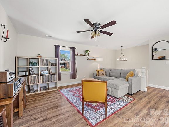 4th image of 4206 Wimbledon Dr