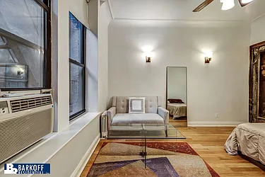 Rented by Barkoff Residential 