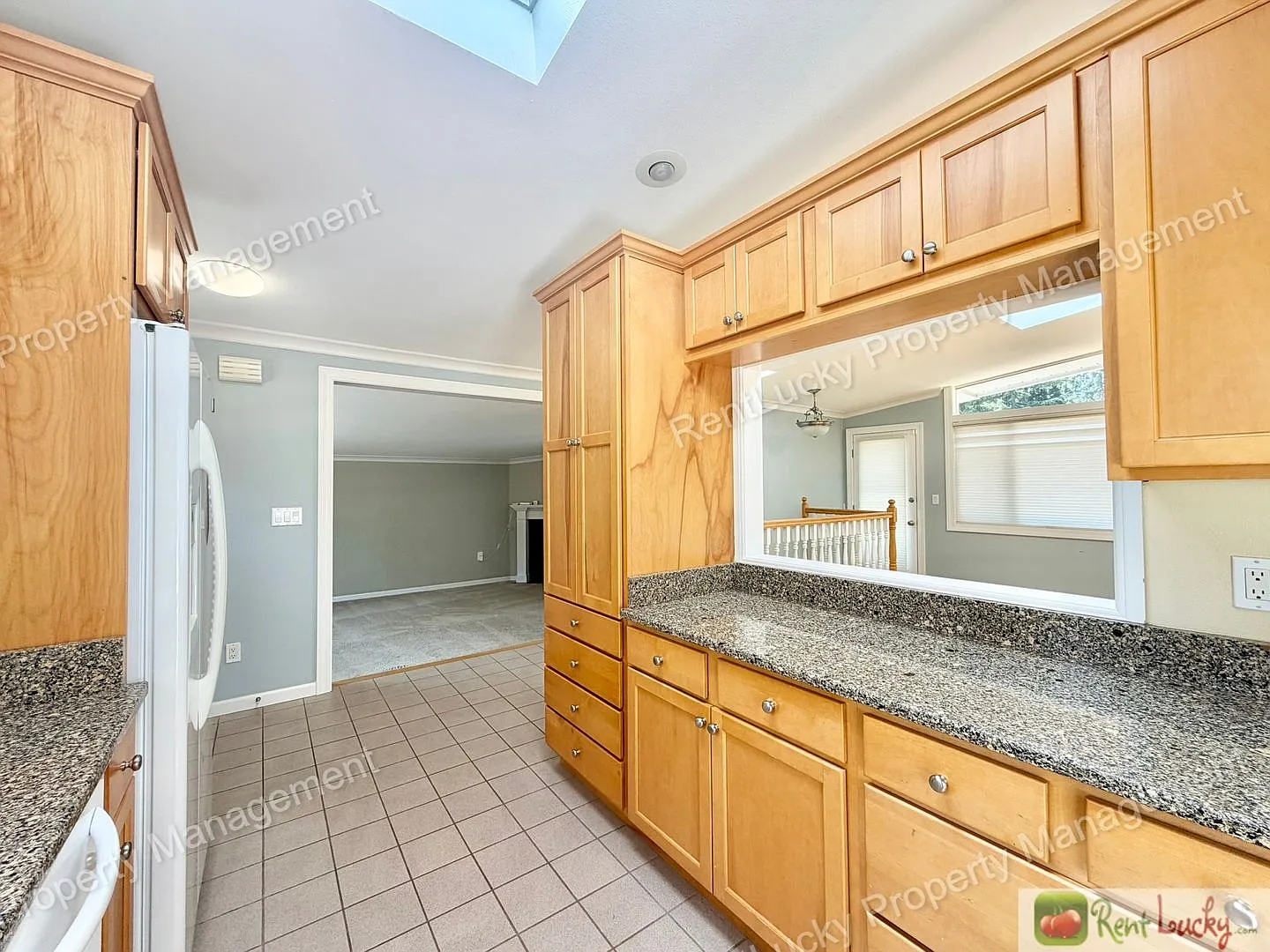 Amazing 4 Bedroom Home In Bellevue! Fantastic Balcony And Large Family Room! — Photo 3