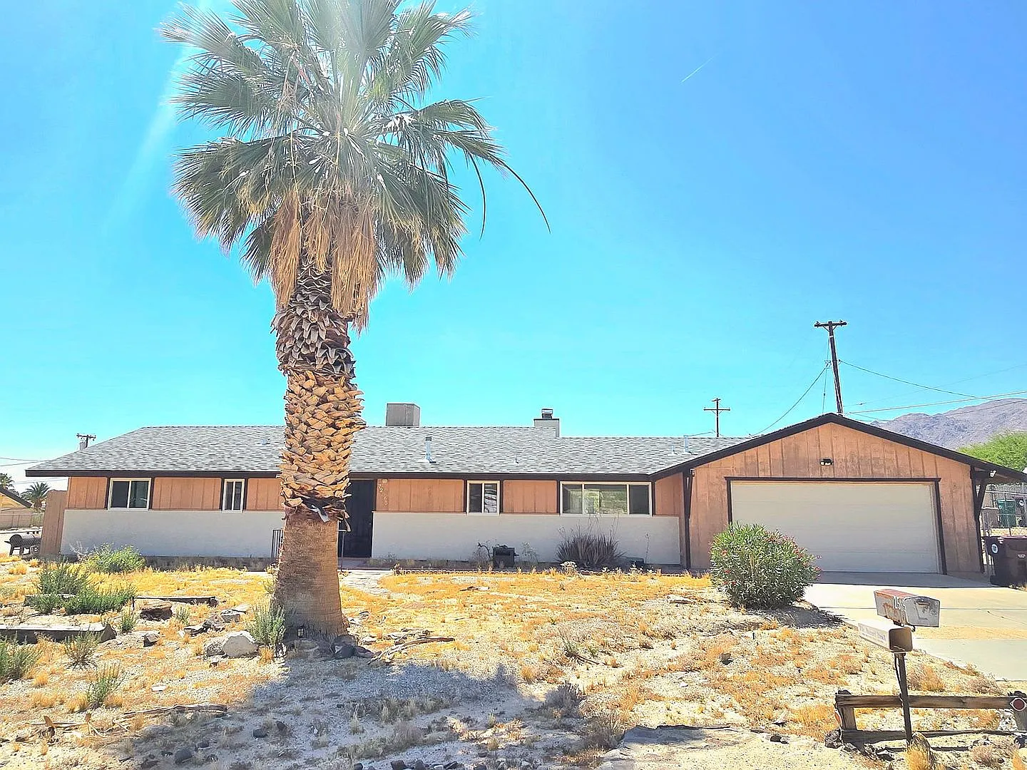 3 Bedroom 2 Bathroom Home — Photo 1