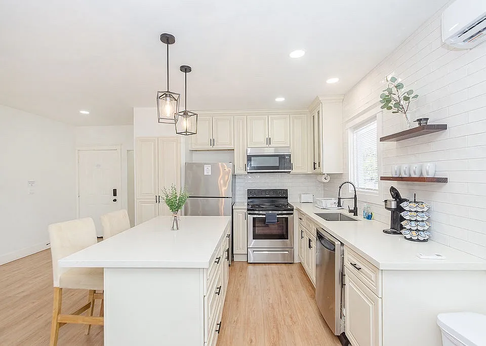102 S Lockwood Dr #3