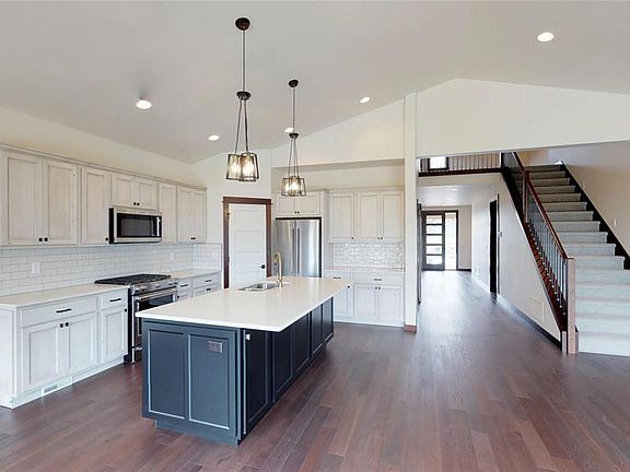 3rd image of 2426 Thoroughbred Lane
