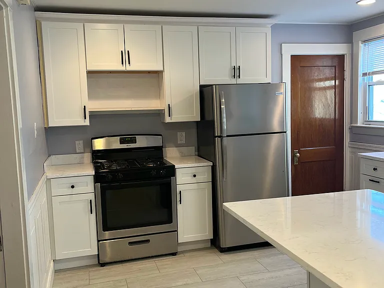 37 Irma Ave — Photo 2