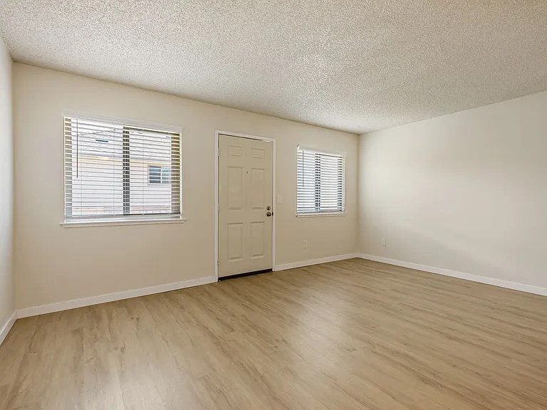 Sea Breeze Apartments for rent in Marina, CA — Photo 11