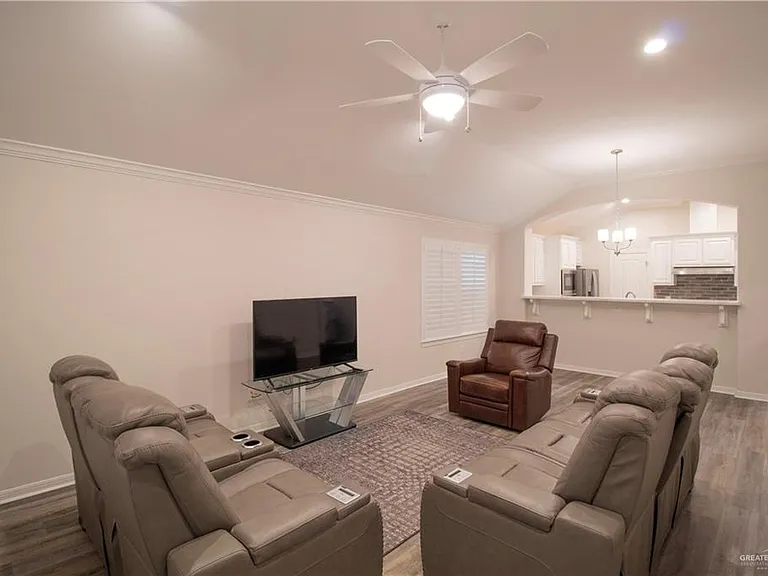 13721 Belle Ct — Photo 2