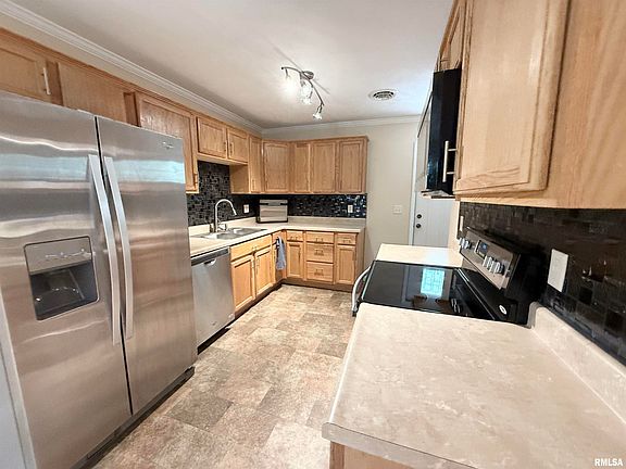 5th image of 701 E Campus Dr