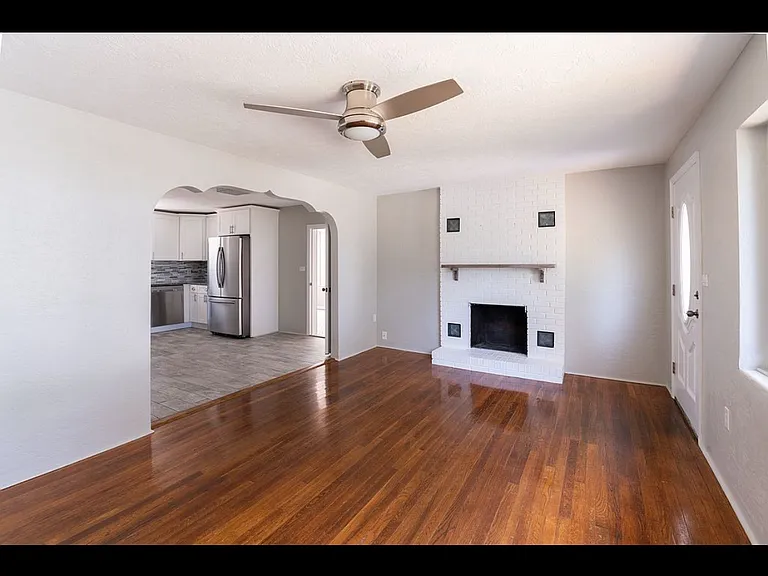 204 S Peninsula Ave — Photo 3