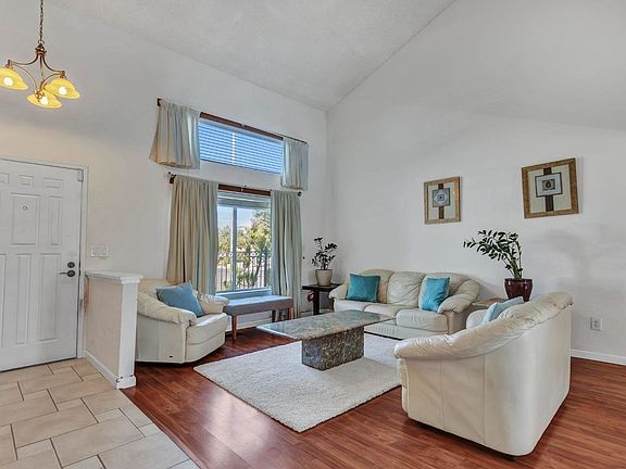 3rd image of 832 Tulare Cir