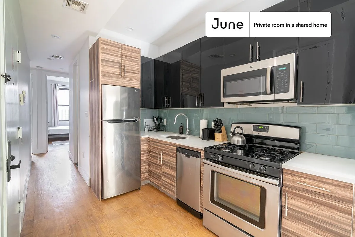 Full bedroom in 3 bed/1 bath home in Central Harlem #1089 B — Photo 4