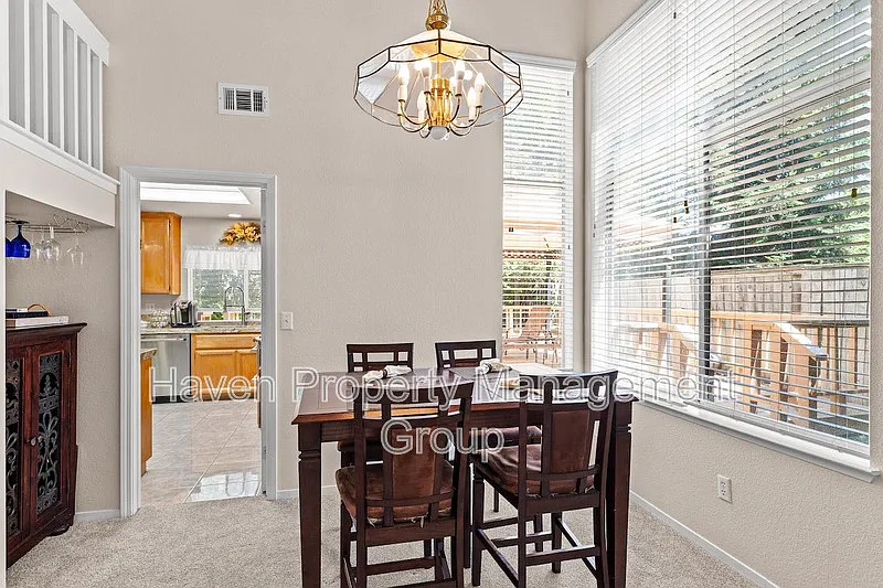 4 bed, 2.5 bath, 1705 sqft, $2,995 — Photo 3