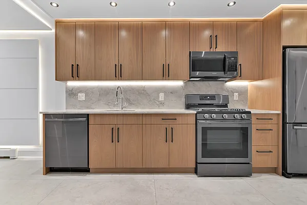 Rented by Halvatzis Realty | media 1