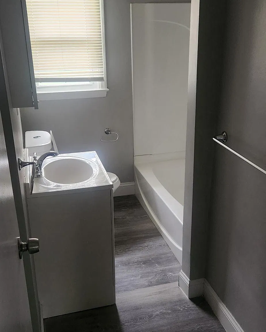 7-7 Newfield Ave — Photo 4