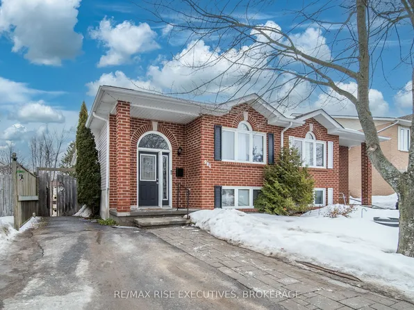 984 Waterbury Cres, Kingston, ON K7M 8V3