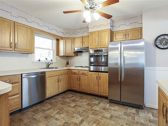 2nd image of 10 Park Ln